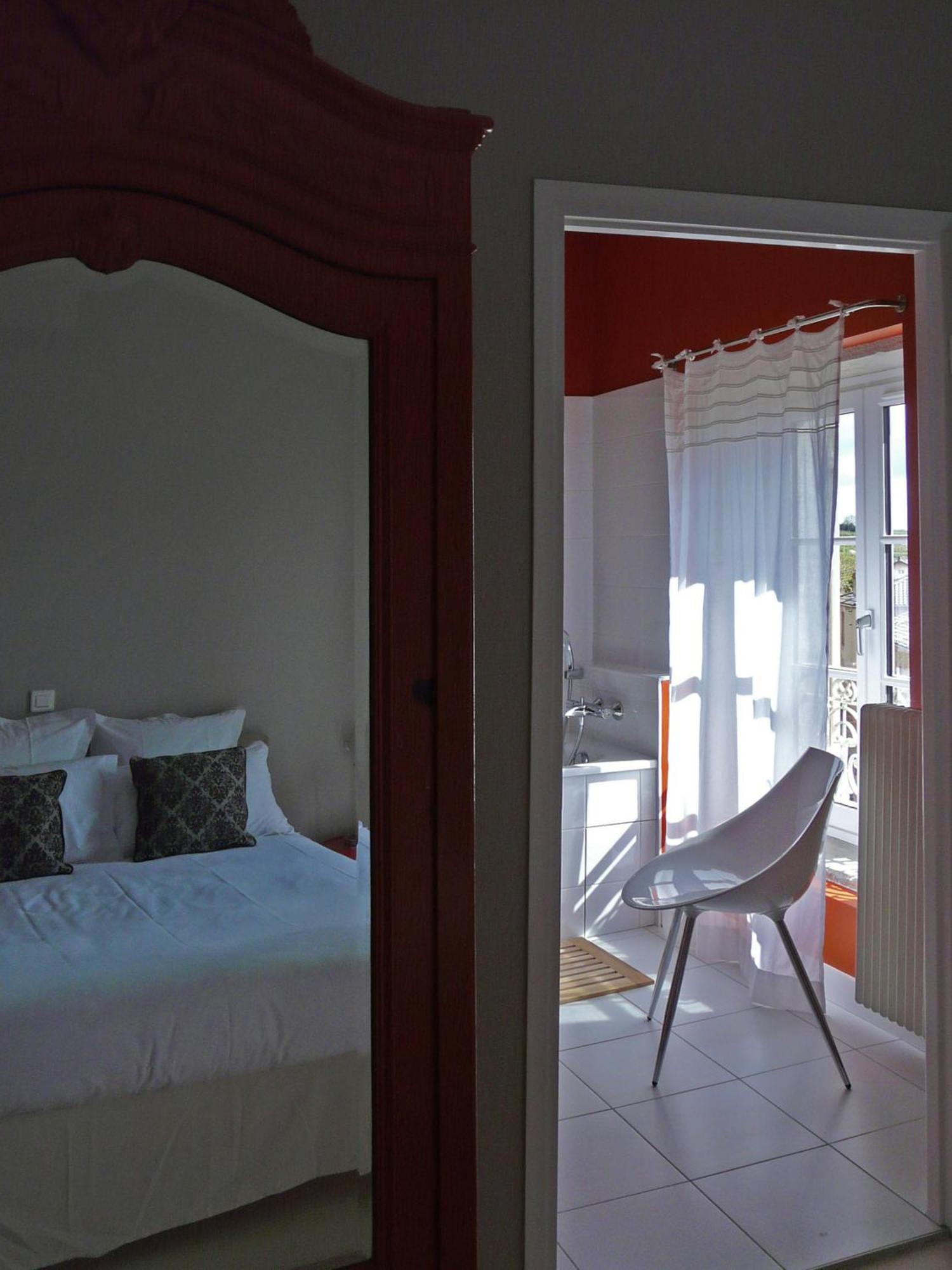 Hotel Courtille De Solutre Exterior photo